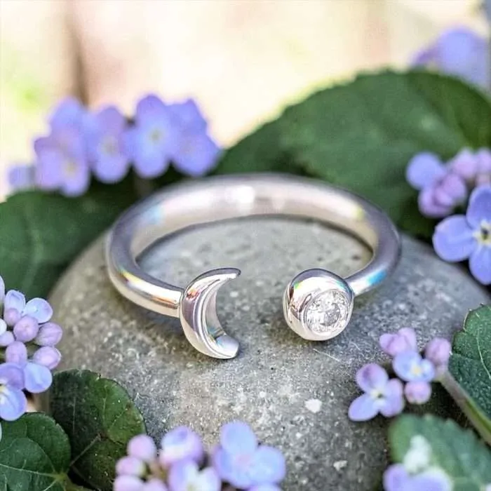 The “Callisto” Ring • 3mm Bezel Set Cremation Ring for Ashes