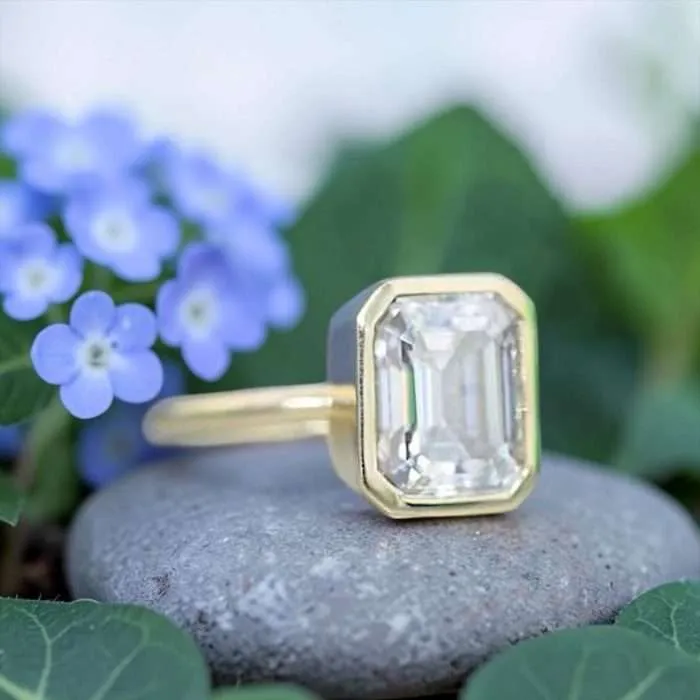 クレンジング・メイク落とし Ring Ring The “Lisa” Ring • 9x7mm Emerald Cut Moissanite Cremation Ring for
