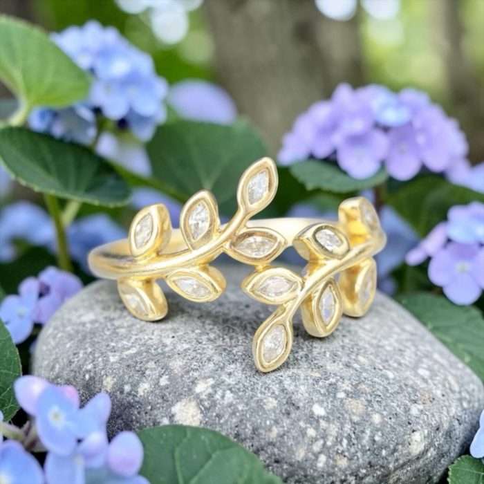 The βKelseyβ Ring β’ Leaf Bypass Cremation Ring for Ashes